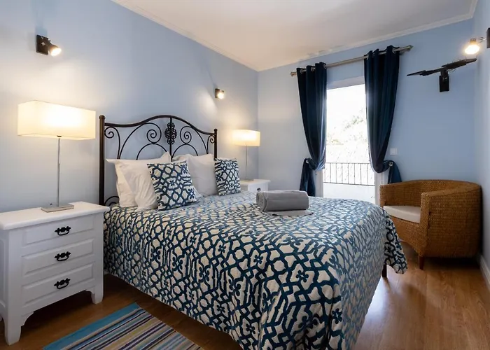 Nyaraló Millhouse *